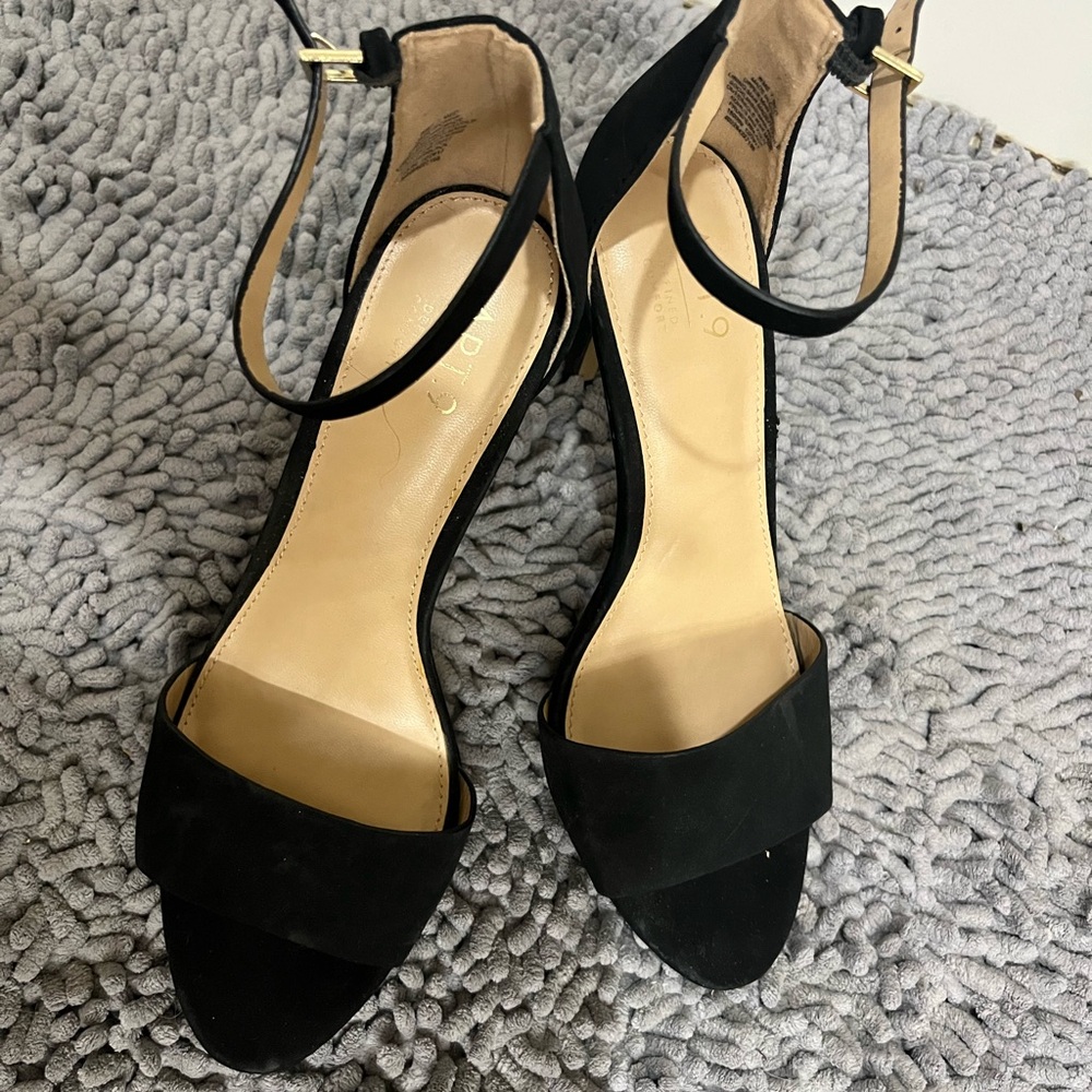 Apt. 9 Black Heeled Sandals with Ankle Strap